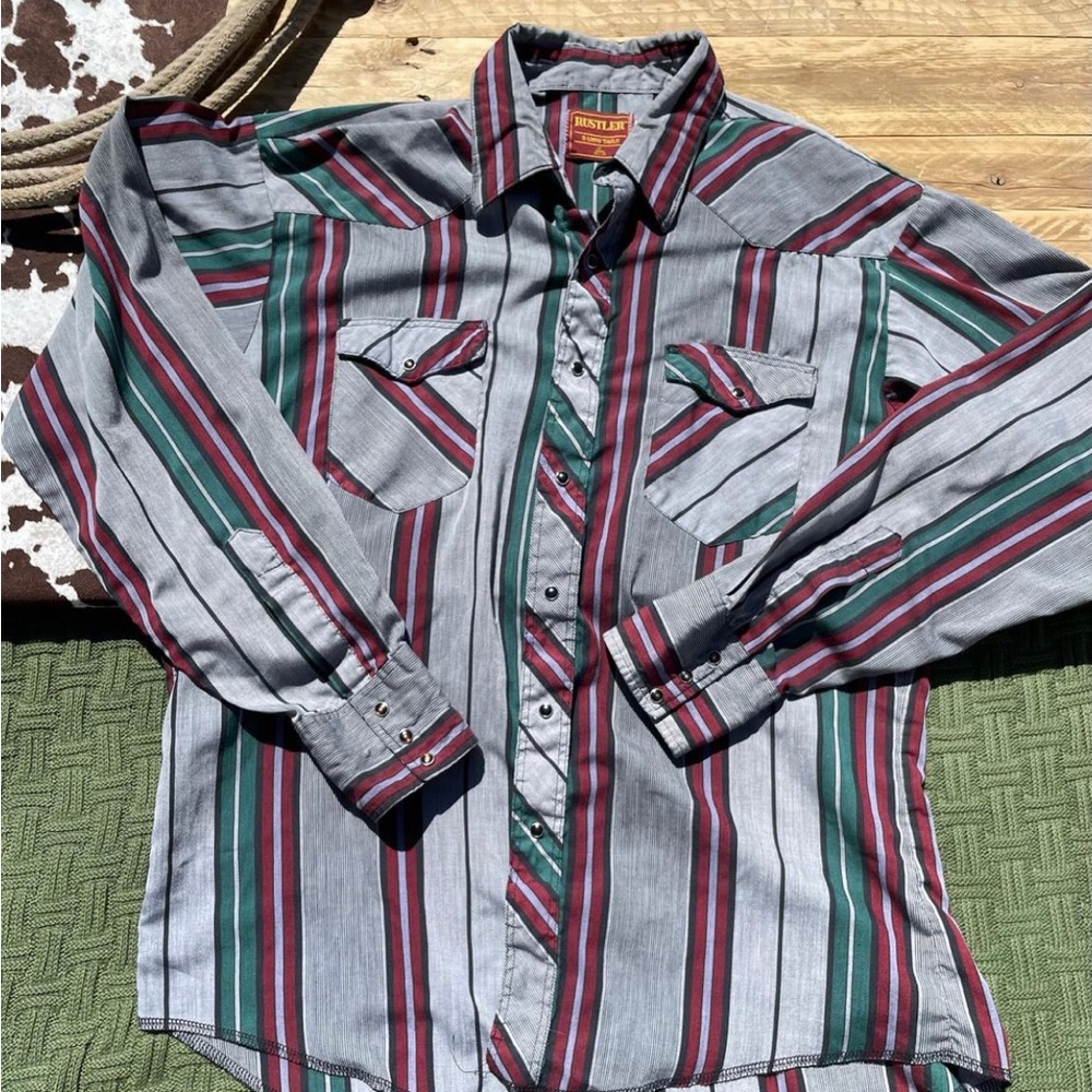 Maroon and green pearl snap